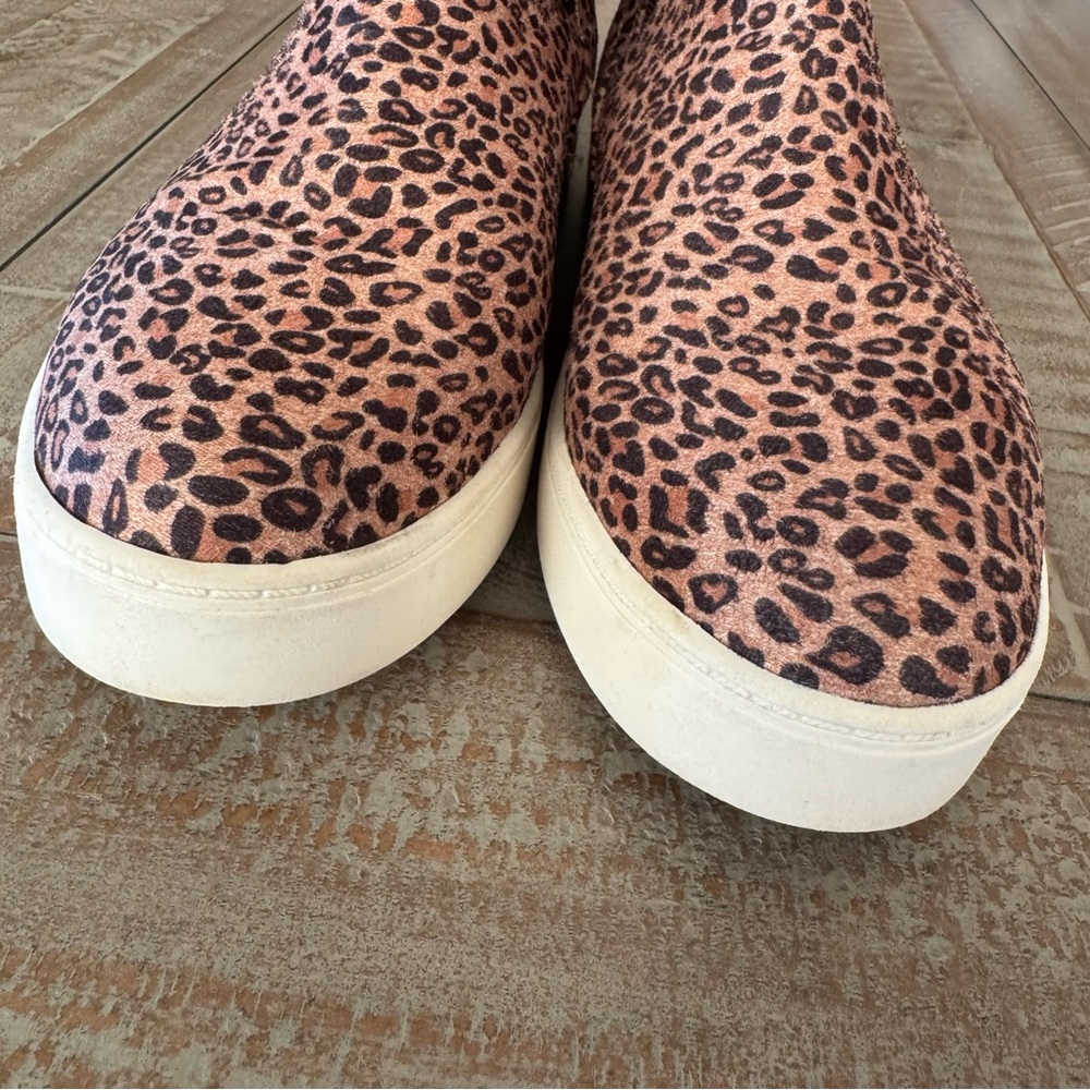 Wonderly Wendalynn Cheetah Print Ankle Boots - Picture 4 of 9